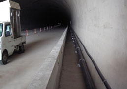 近畿地方整備局殿　上谷トンネルの写真